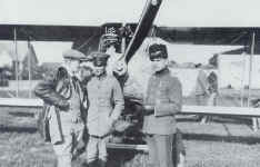 Links Fokker und rechts Buddecke